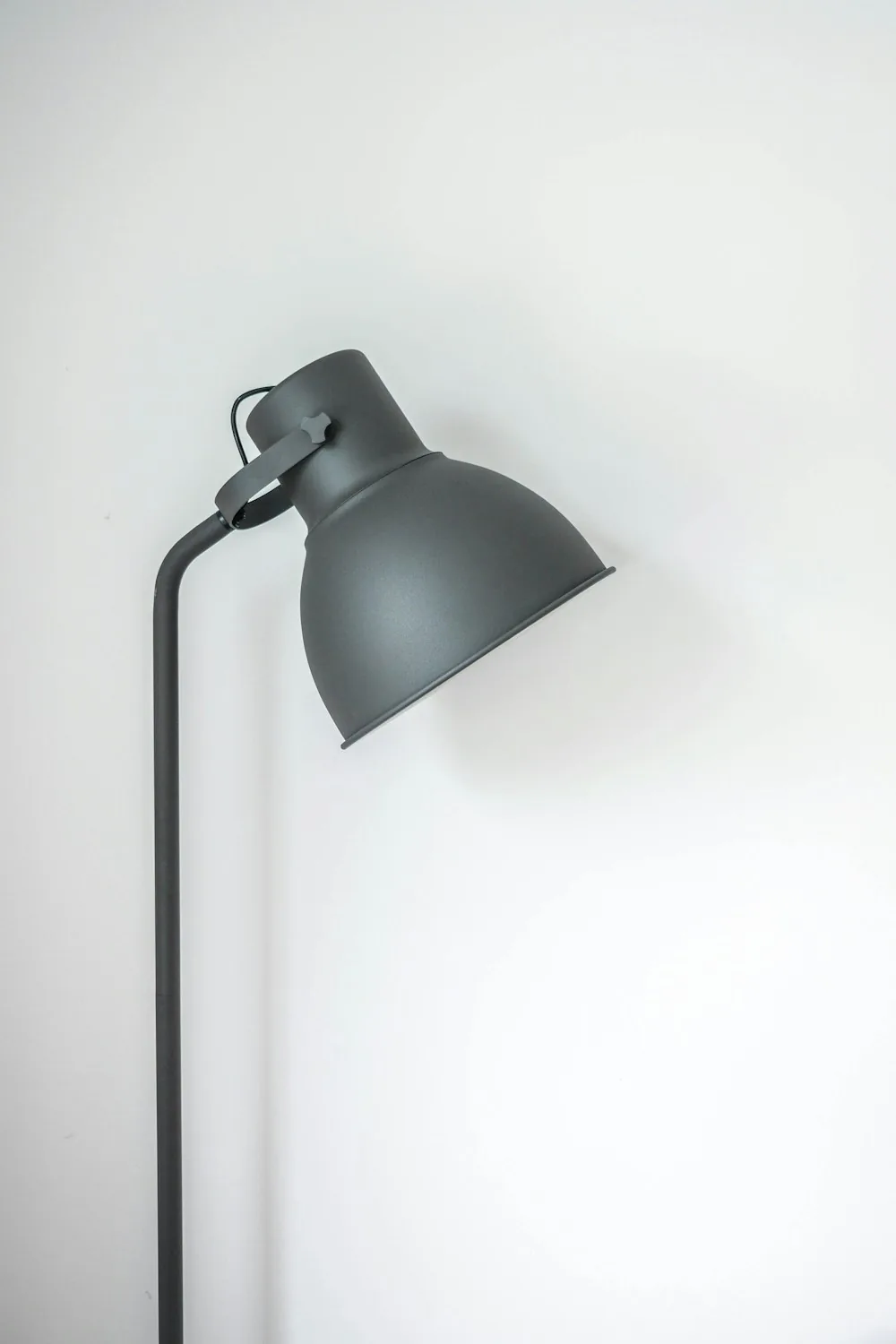 Adjustable metal task lamp — photo 1